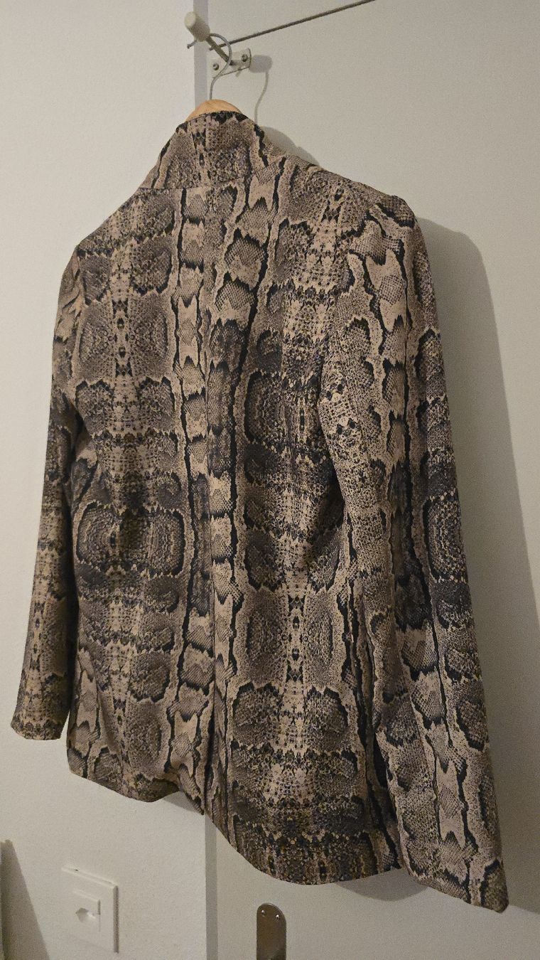 Pull&Bear Giacche: Blazer imprimé python Pull&Bear, taille XS, doublure satinée – Nuovo (secondo la descrizione) da Carouge GE venduto da dem_7zbc 6