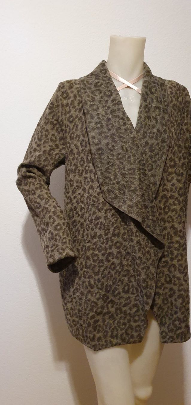 Giacche: ZAİDA Kardigan gr38, woollblend – Usato da Niederbipp venduto da fashionfuchs 3