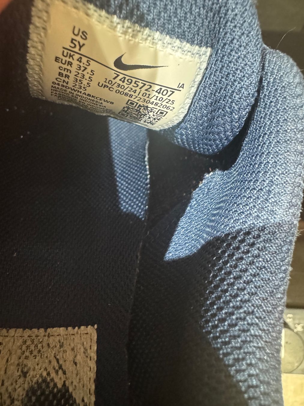 Nike Chaussures garçon: Nike basket T37.5 – D'occasion à Conches par chn_hgl6 9
