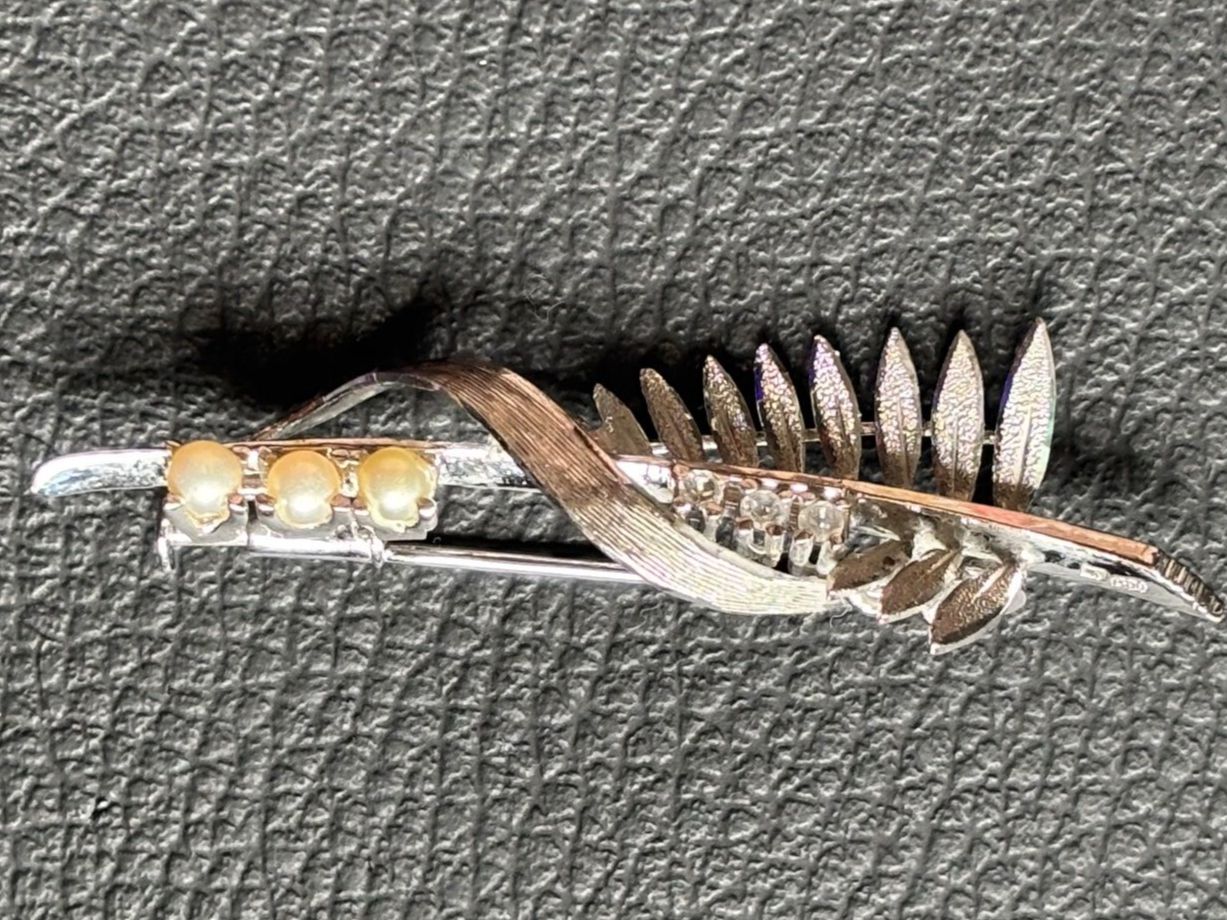 Spille & Fermagli: Broche vintange en argent 800 & perles – Usato da Peseux venduto da CharmeCommerce 1