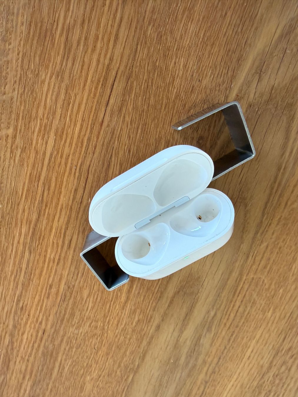 Apple Cuffie: APPLE AirPods 4 Charging Case – Usato da Lausanne venduto da Nine1982 2