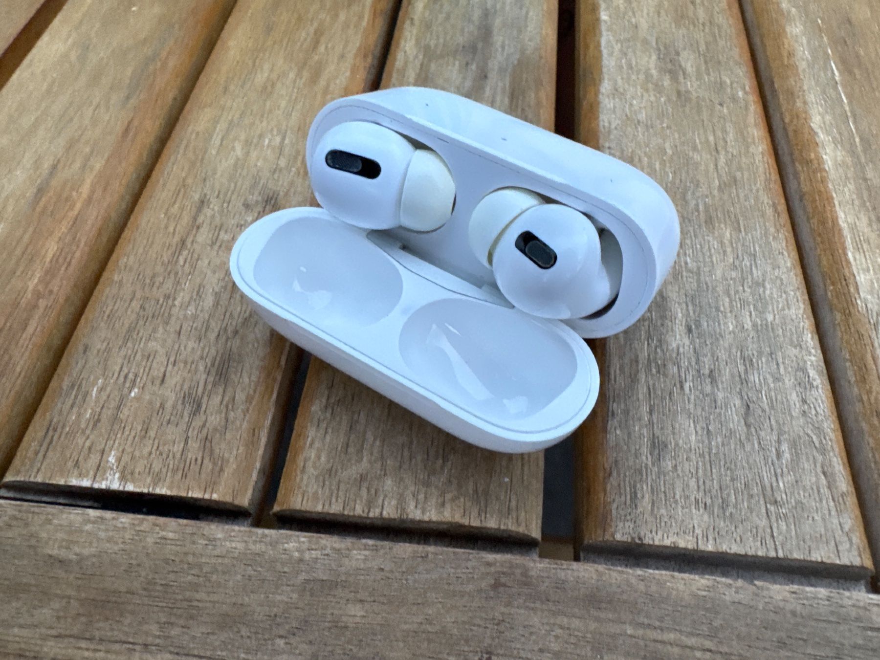 Apple Kopfhörer: Originale Apple Airpods Pro A2190- Lightning – Defekt aus Olten von HoYa01