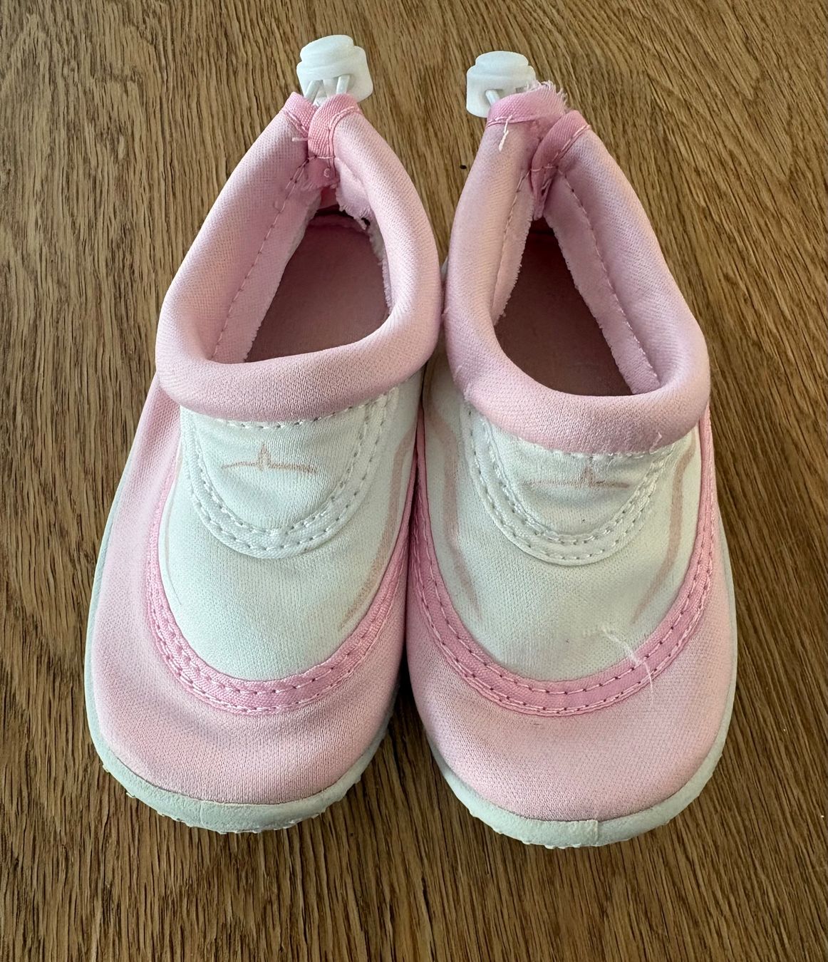 Chaussures filles: Badeschuhe Grösse 22 – D'occasion à Wangen ZH par pink28