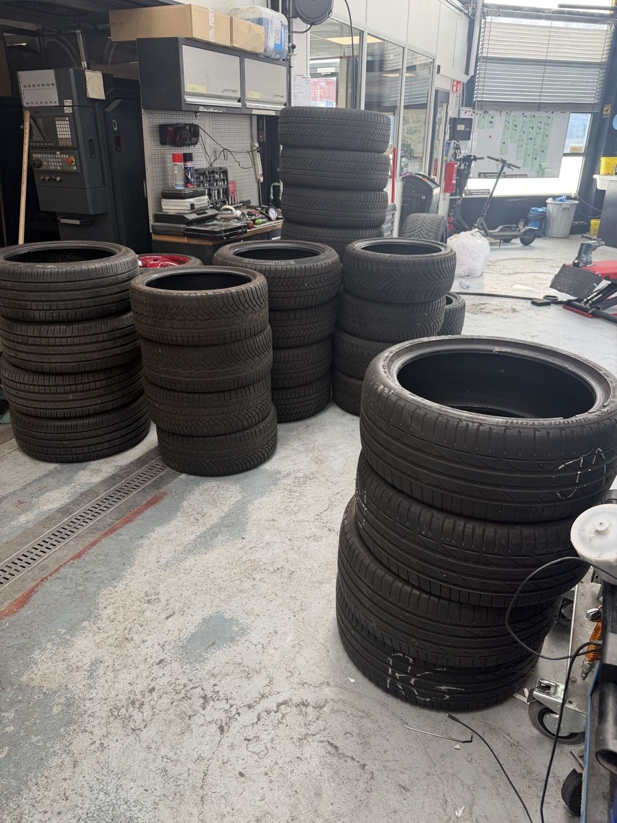 Pneus & Kompletträder: 18x pièces de pneus complets à vendre – Gebraucht aus Grand-Lancy von bin_6gwn