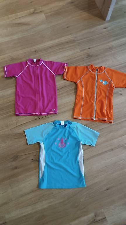 Maillots de bain: Badeshirts 122/128 – D'occasion à Buttisholz par Baendlifahrer