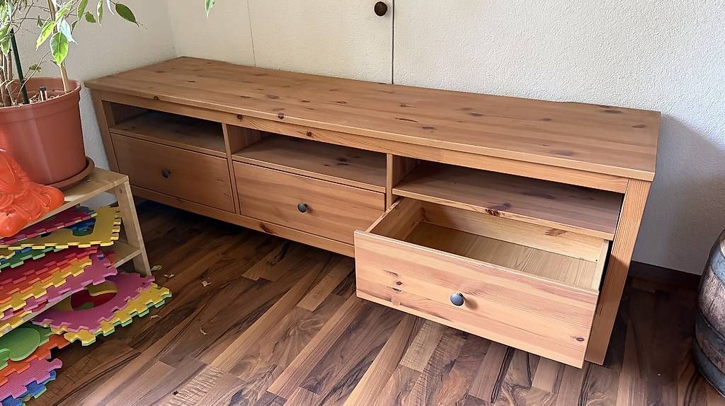 Meubles TV: Hemnes TV möbel – D'occasion à Ennetbühl par msworld1983 1