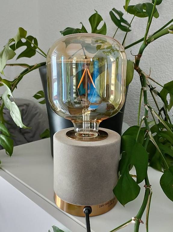 Lampade: Lampe Nostalgie-Look mit Glühbrine – Usato da Einsiedeln venduto da Neuhaus_Tobias