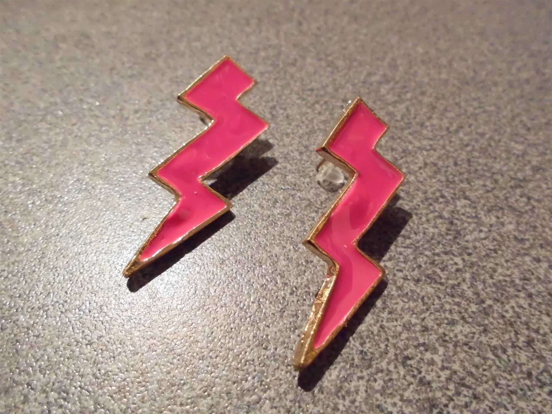 Ohrringe & -stecker: Ohrstecker Blitz, pink – Neu und originalverpackt aus Zürich von abraxas1291