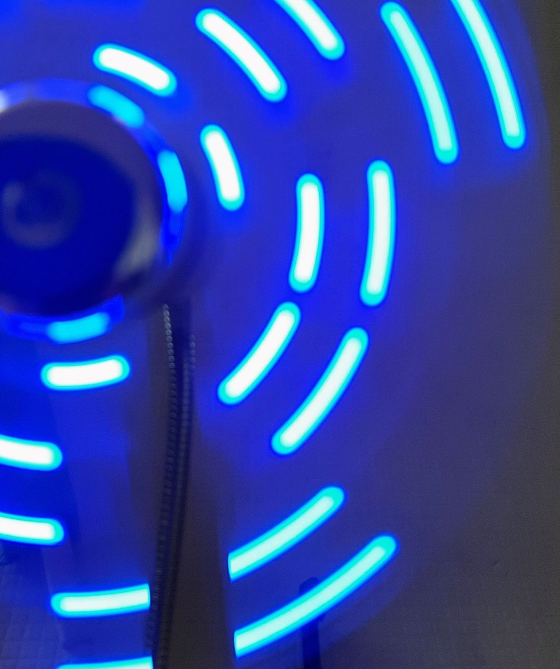 Ventilatori: USB LED FAN, Ventilator, 5 LED's mit blauem Matrix-Effekt – Nuovo e nell'imballaggio originale da Zürich venduto da Zurich 7
