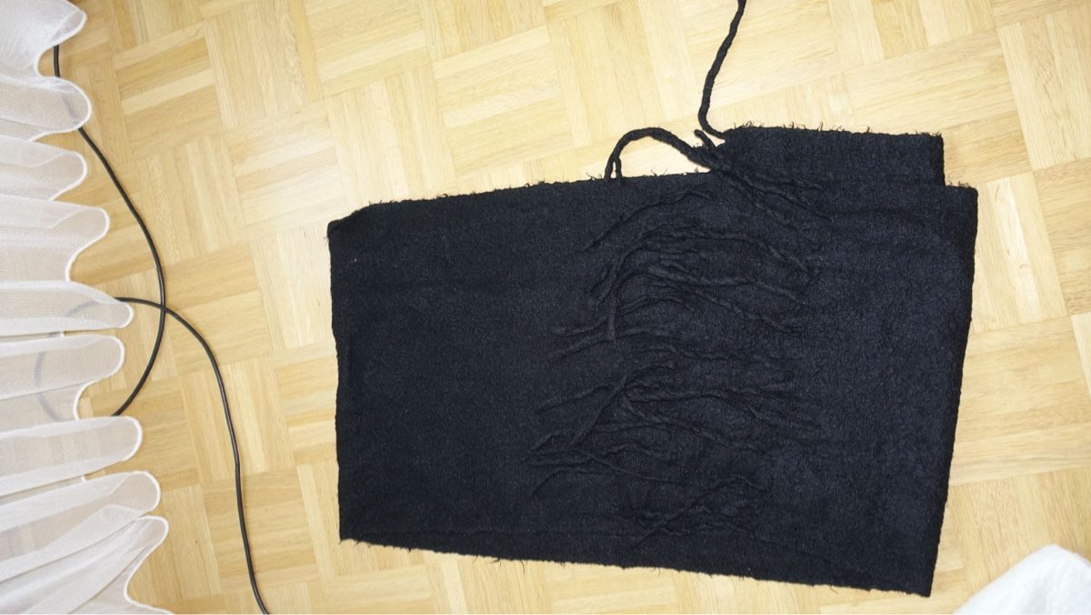 Foulard & Sciarpe: Warmer Schal schwarz mit Fransen – Nuovo (secondo la descrizione) da Biel/Bienne venduto da Peeeep10 1