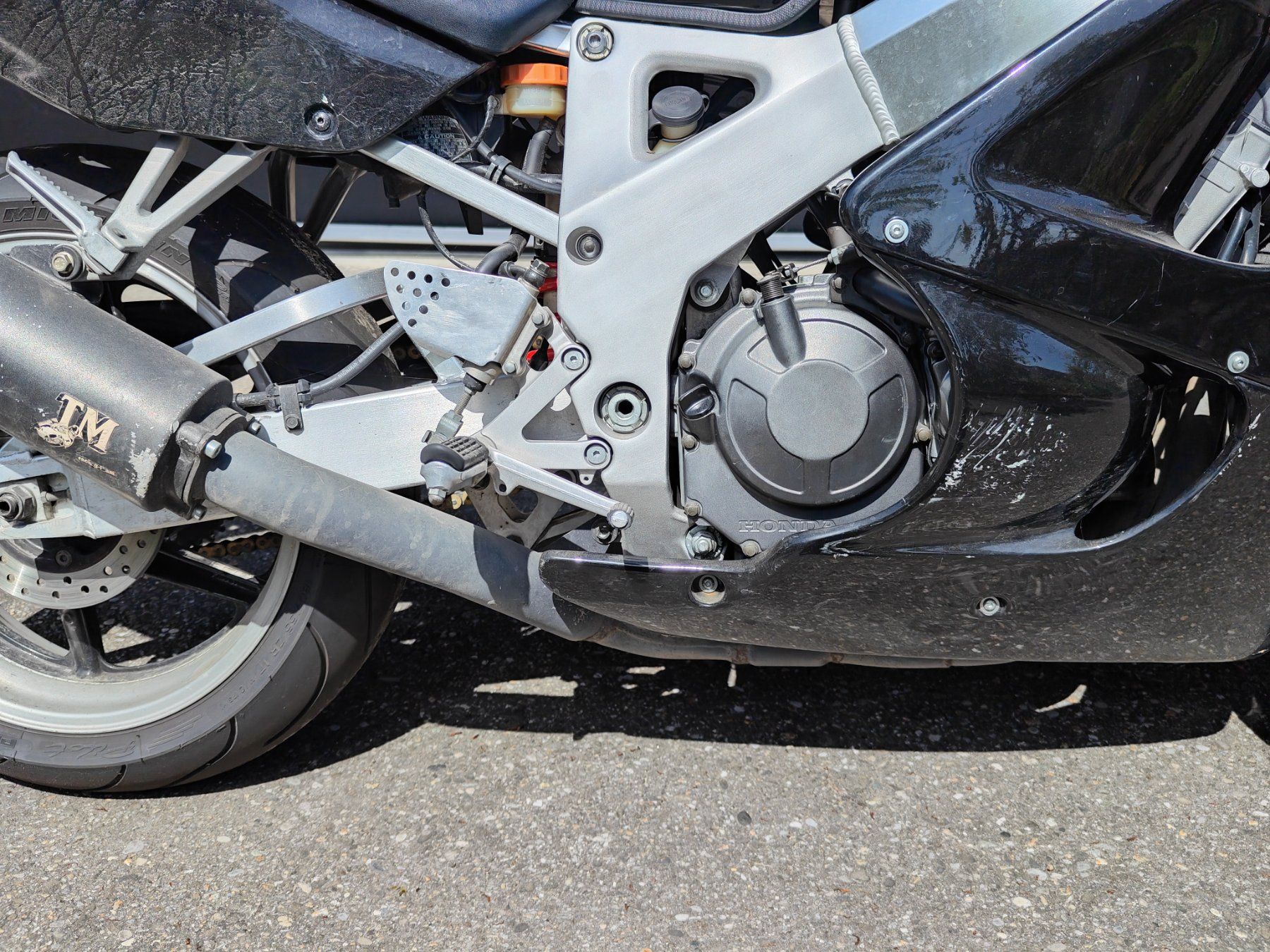 Honda Strada: Honda CBR 900 RR Fireblade SC28 – Usato da Ufhusen venduto da BlackWodka 5