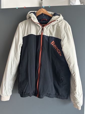 Bench Jacke mit Kapuze Grösse L 