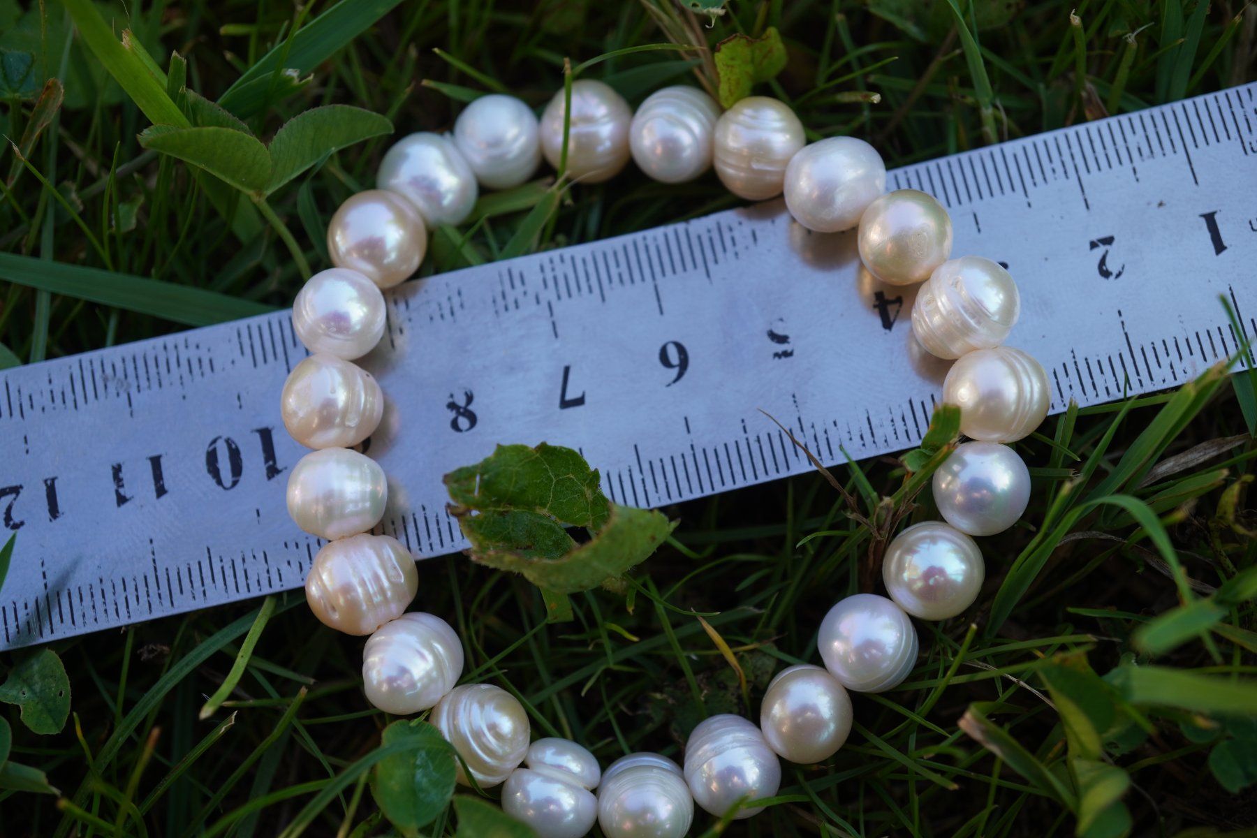 Minerali & Pietre curative: Perlen Gross Weiss  Armband mit Gummizug – Nuovo e nell'imballaggio originale da Eschenbach SG venduto da topstone 7