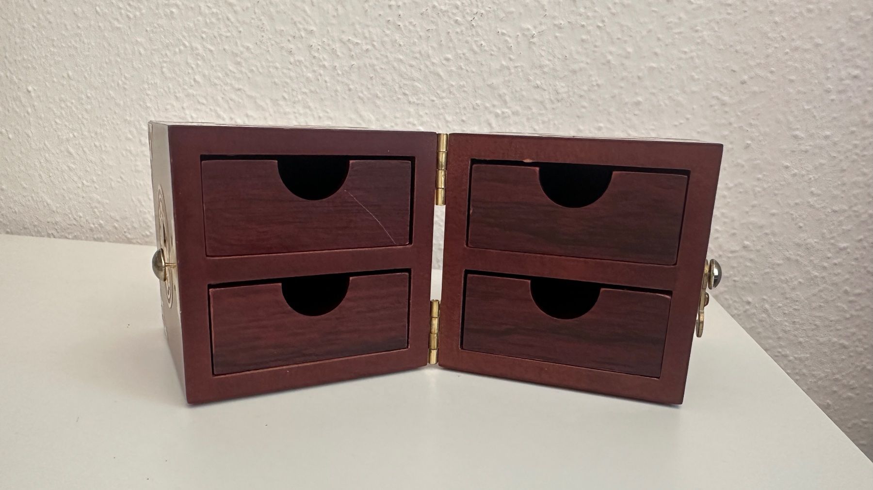 Schmuckkästen: Kleines Schmuckkästchen Holz/Perlmutt mit 4 Schubladen – Gebraucht aus Thun von yvonne.95 1