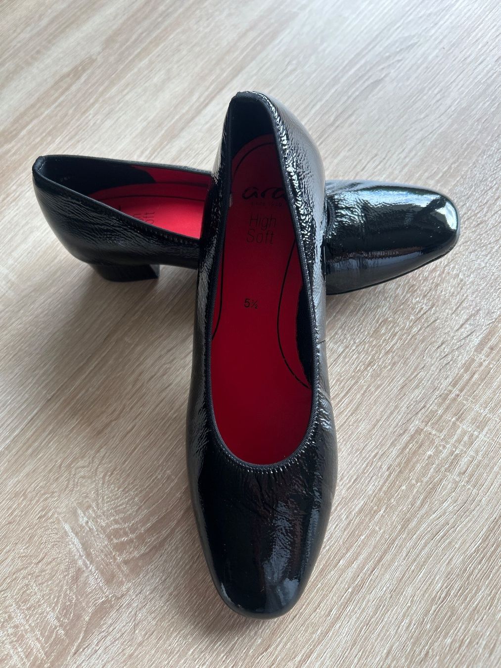 Ara Chaussures femmes: Lackschuhe schwarz von Ara Gr. 5 1/2 – D'occasion à Brunnen par Nala2929 2