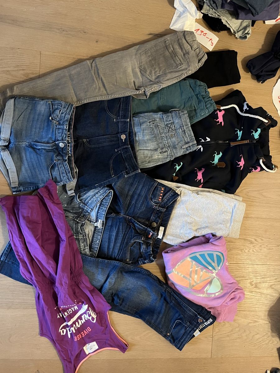 Lotti & Set di vestiti: Kleiderpaket Grösse 134 – Usato da Waldkirch venduto da son_wlp2