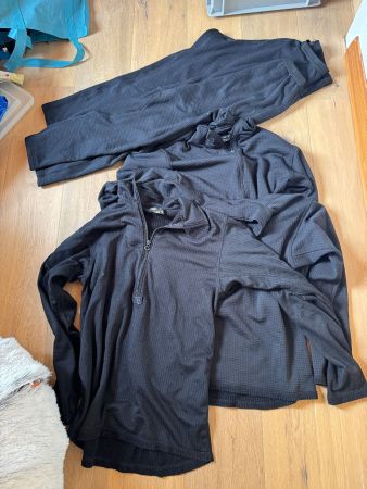 jeweils 2x Helikon-Tex Long-Sleeved Top und Hosen Gr M