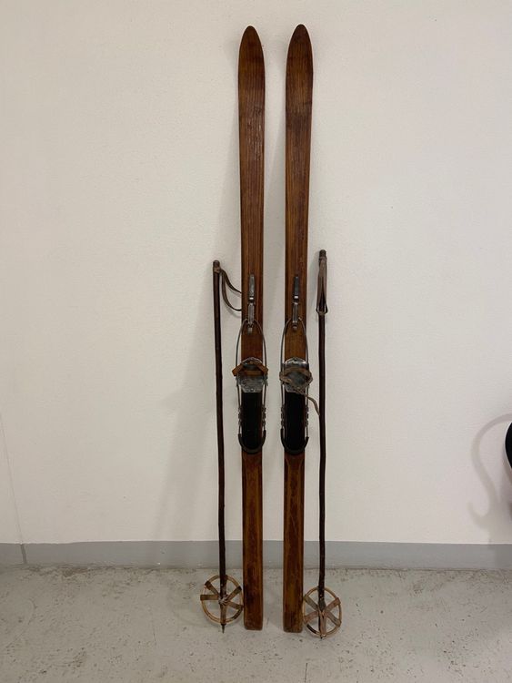 BESTonZON Jonglierplatte Mit Stöcken - Zirkus Trainingszubehör Rot