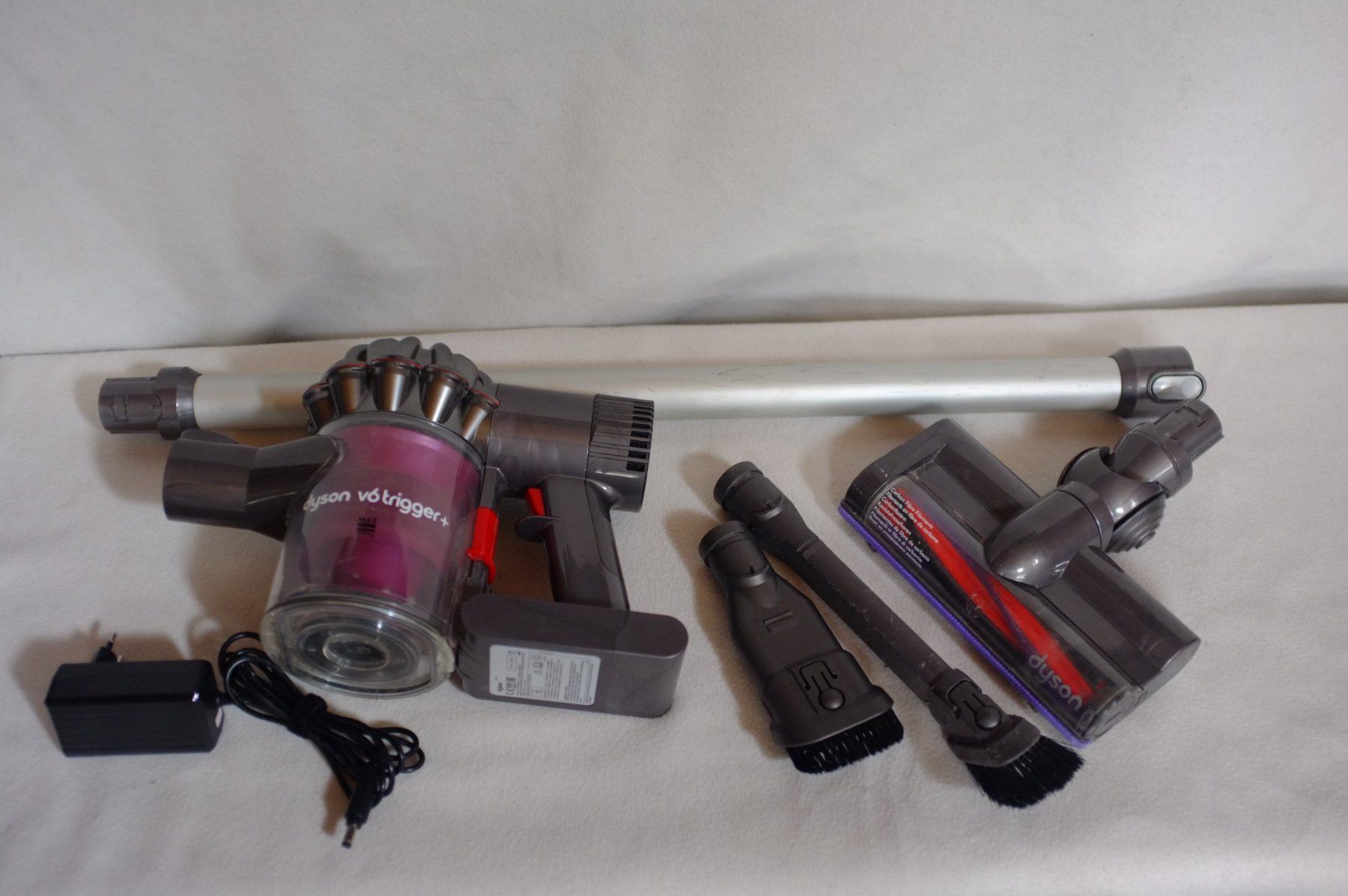 Dyson Staubsauger & Zubehör: Dyson V6 trigger + – Gebraucht aus Ennenda von HOLMEX 1
