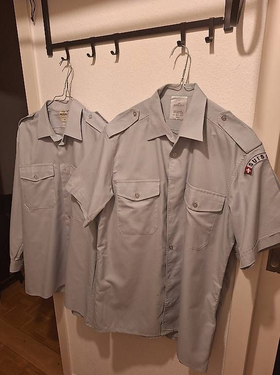 Uniformi: Matériel militaire – Usato da Genève venduto da bot_7sqv 2