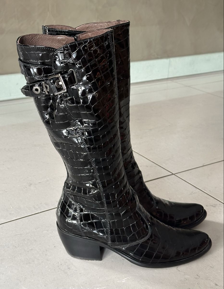 Scarpe da donna: Stivali in vernice nera – Usato da Castel San Pietro venduto da Moregi 1