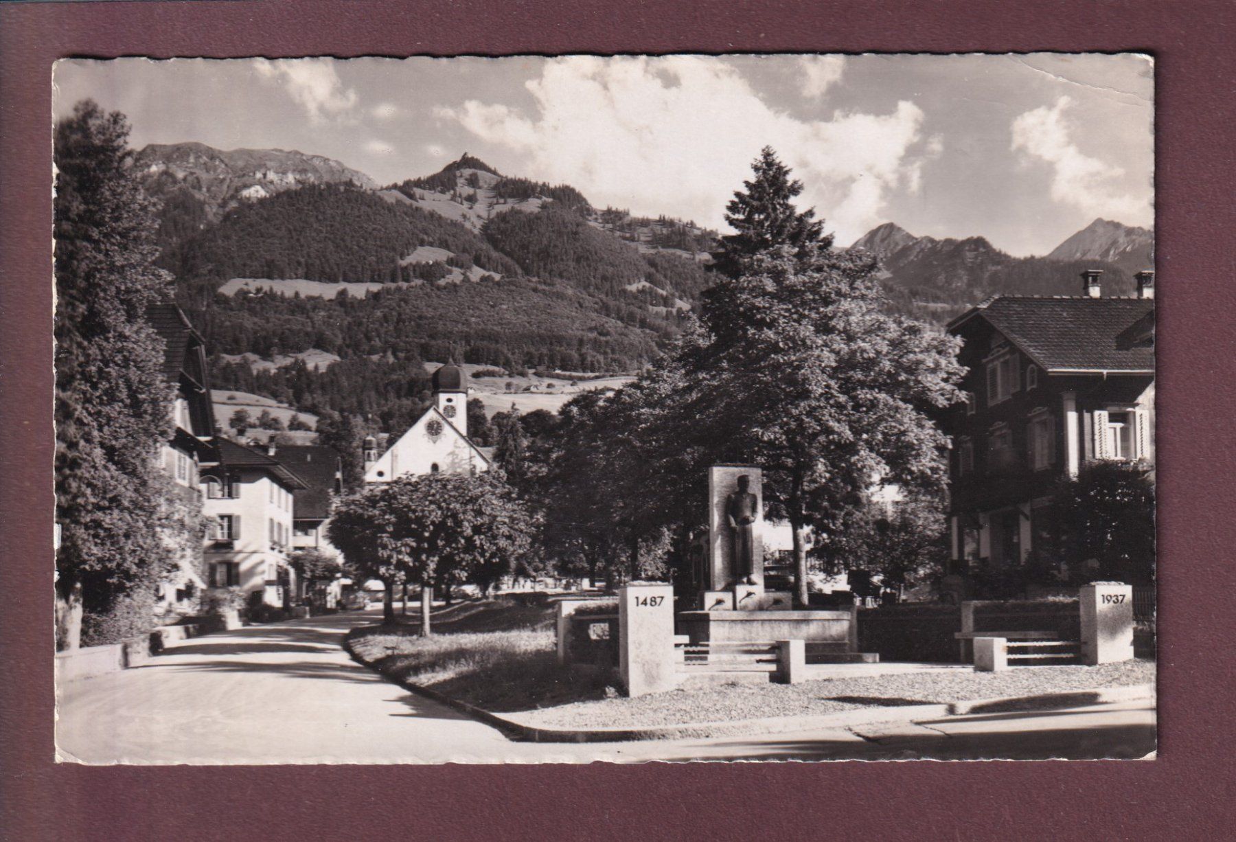 Cartoline postali: SACHSELN - Bruderklausen-Brunnen - 1945 // Eckbug // – Usato da Pully venduto da nicecards