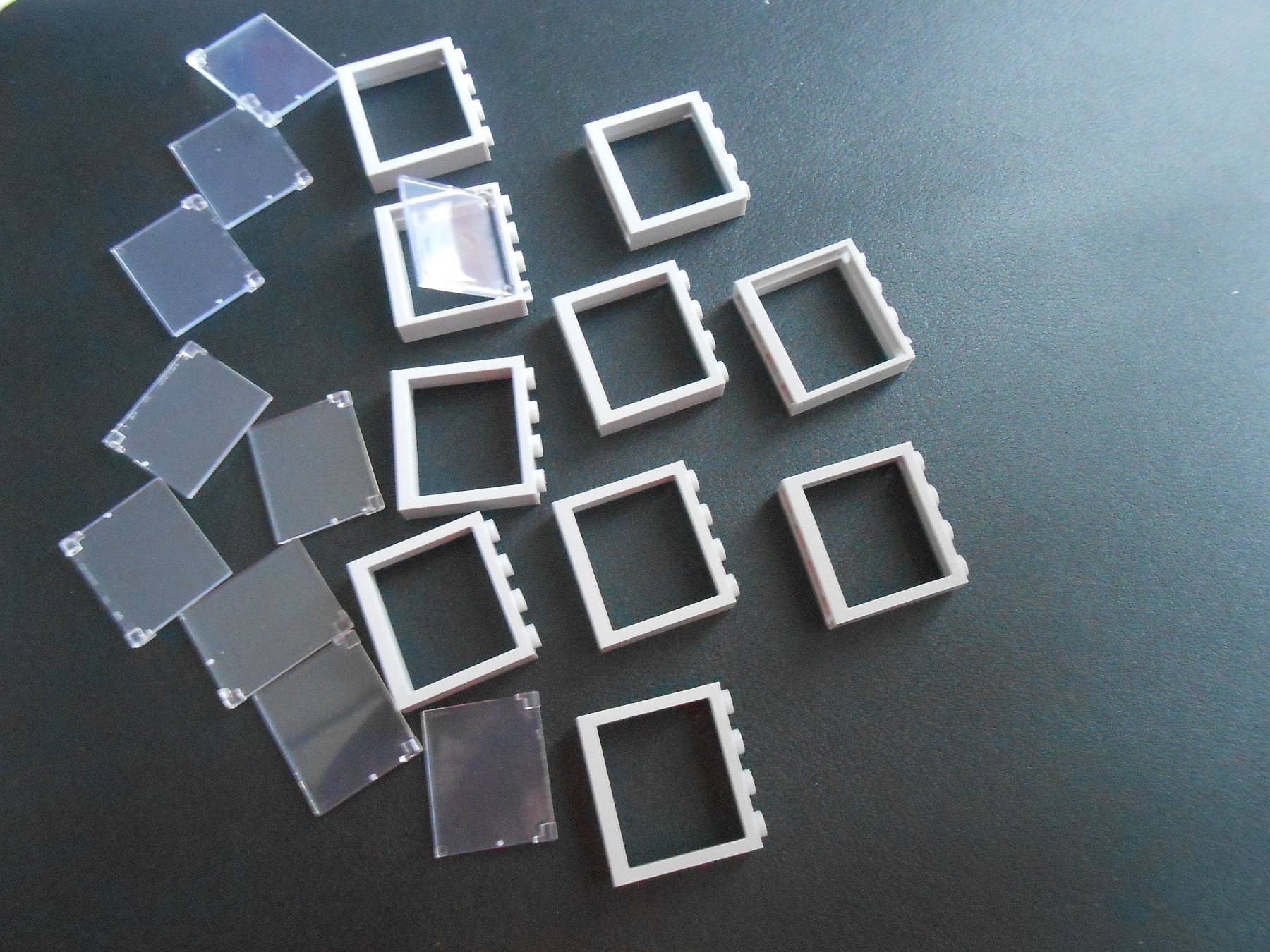 Lego Giocattoli: Lego Fenster 1x4x3 mit Glas – Nuovo (secondo la descrizione) da Oftringen venduto da Link8