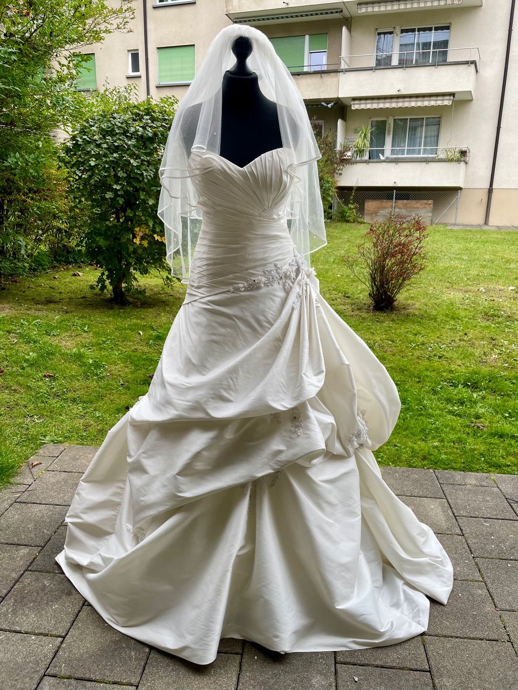 Vestiti: Brautkleid – Usato da Bern venduto da rahel.123