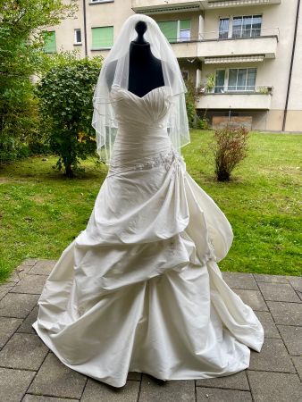 Brautkleid