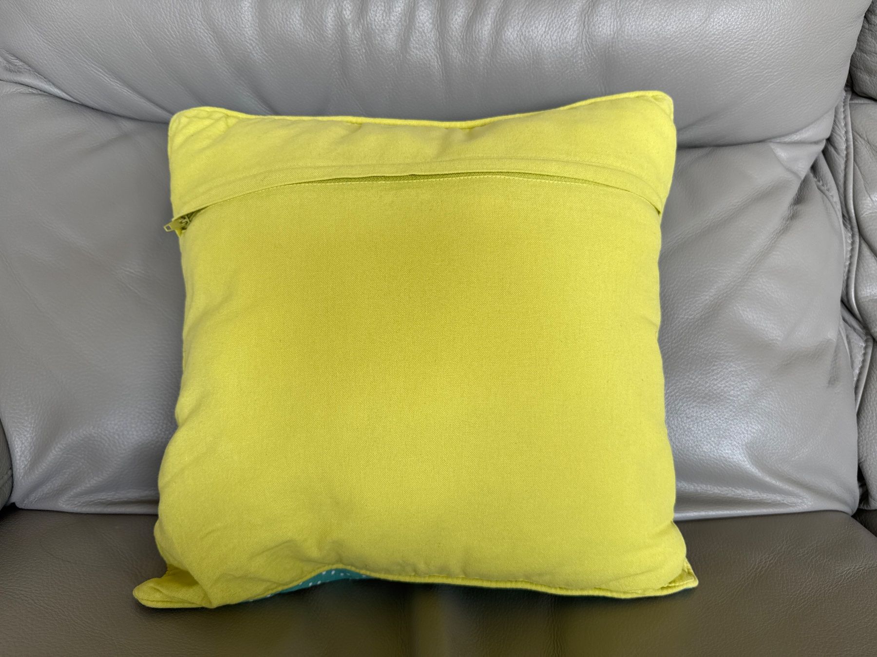 Coussins: HELLO SUNSHINE Square Zierkissen – D'occasion à Horgen par linuxrp 1