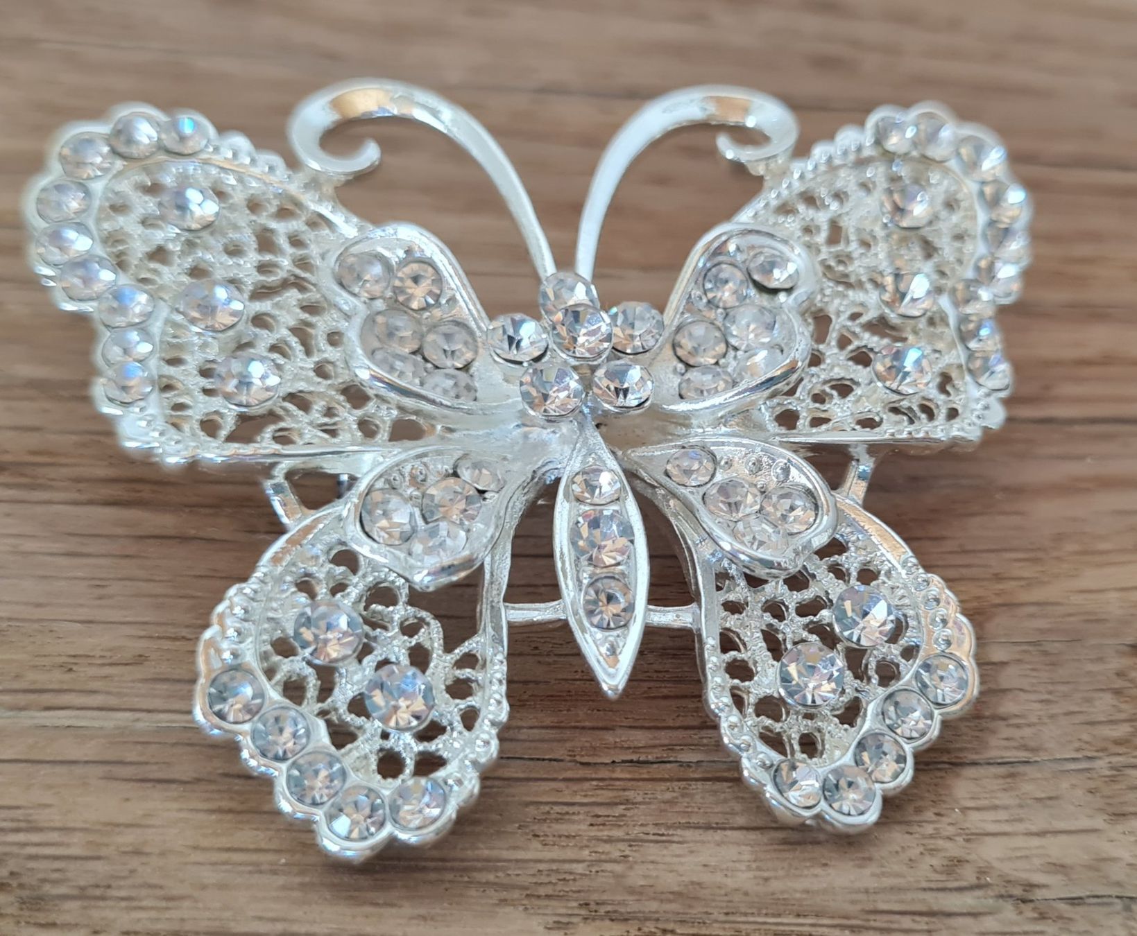 Spille & Fermagli: Hübsche Brosche Schmetterling, versilbert, 7 x 6 cm – Usato da Zürich venduto da IrisA0102 2