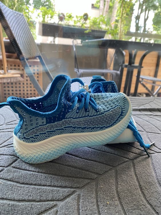 Schuhe für Jungen: Neue Schuhe Gr 26 – Neu (gemäss Beschreibung) aus Urtenen-schönbühl von ely_r8p9