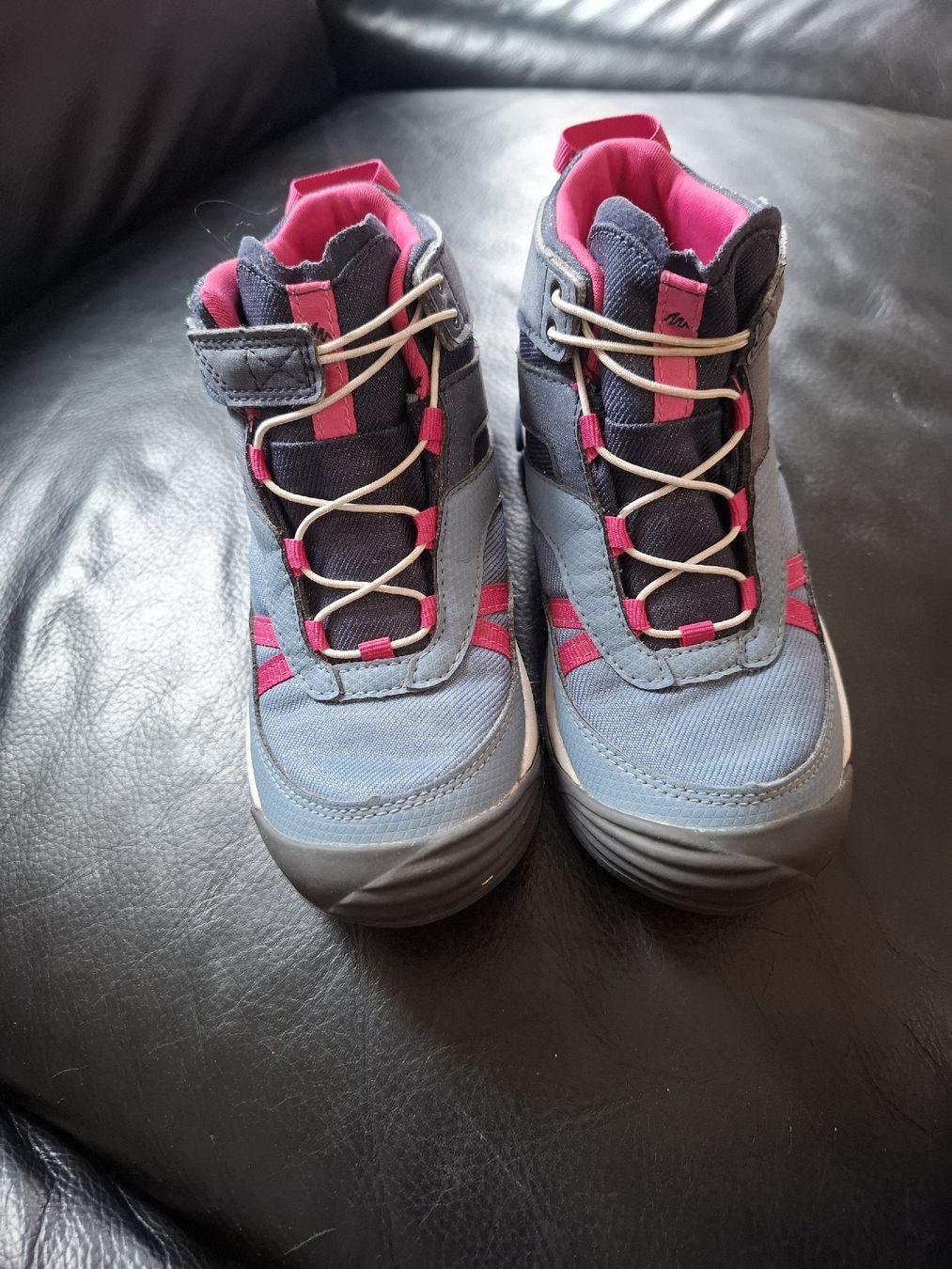 Decathlon Scarpe per ragazzi: Wanderschuhe Quechua Grösse 31, wasserdicht – Usato da Mägenwil venduto da Mbengi