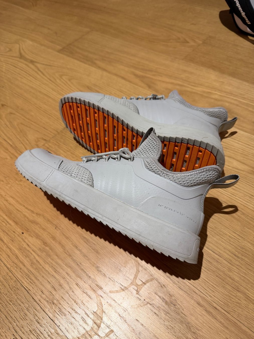 Scarpe da uomo: C'est normal 2.0 Sneaker grau – Usato da Zürich venduto da torben_