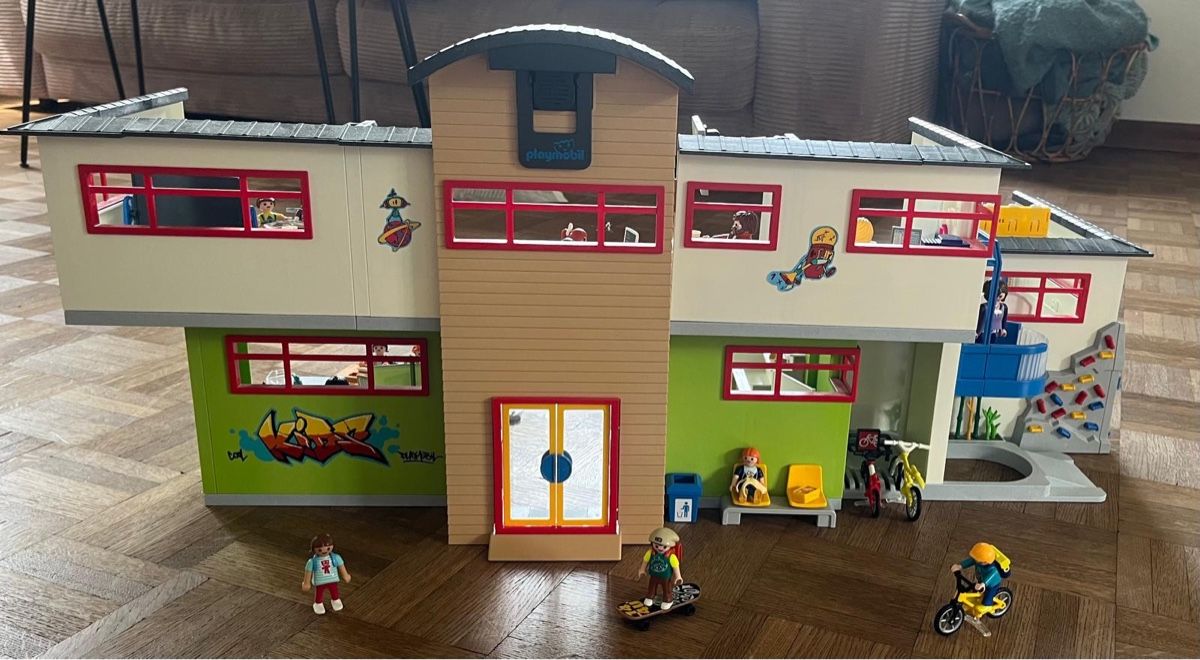 Playmobil Jouets: Playmobil Schule inkl. Turnhalle – D'occasion à Spiegel b. Bern par Capdiva 4