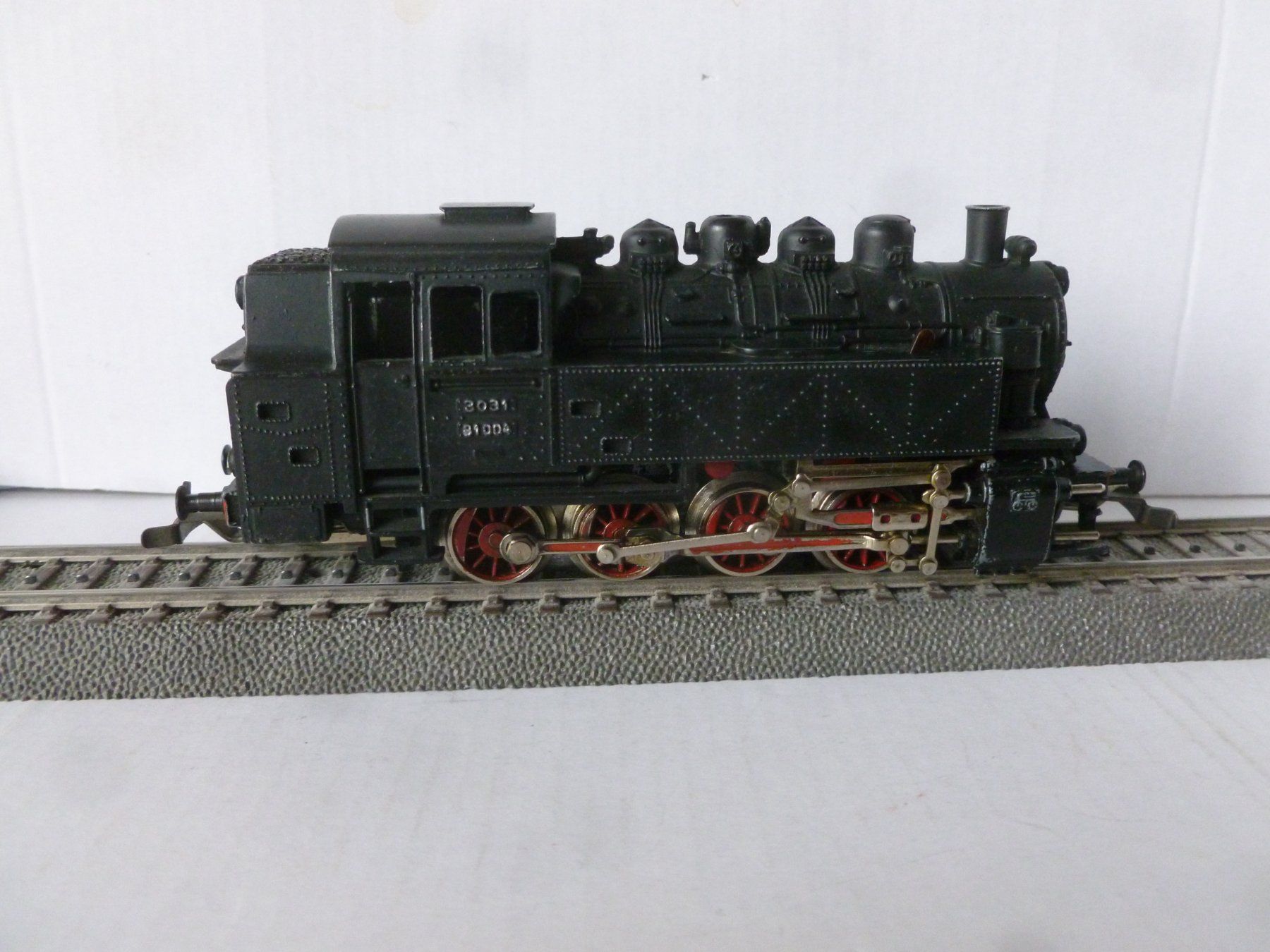Märklin Modellini di ferrovie: Märklin 3031 BR81 – Usato da Bubikon venduto da Br103er 2