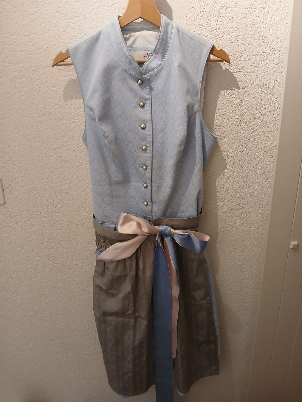 Robes: Edles Dirndl – Neuf (Voir description) à Turgi par alenki