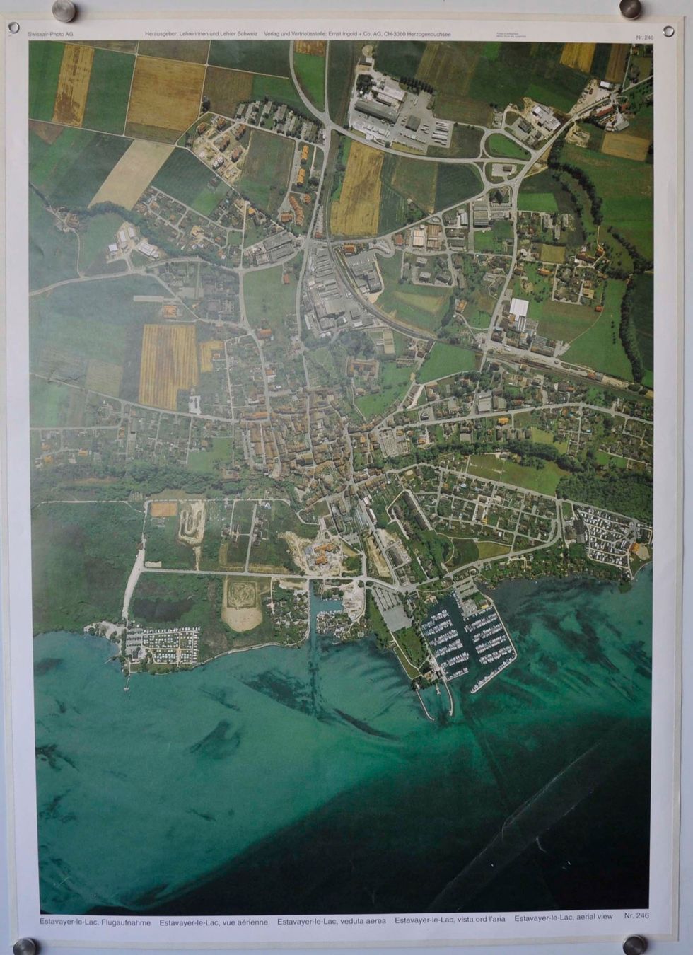 Foto & Immagini: Schulwandbild  Flugbild Estavayer-le-lac – Usato da Härkingen venduto da sammelbecken 1