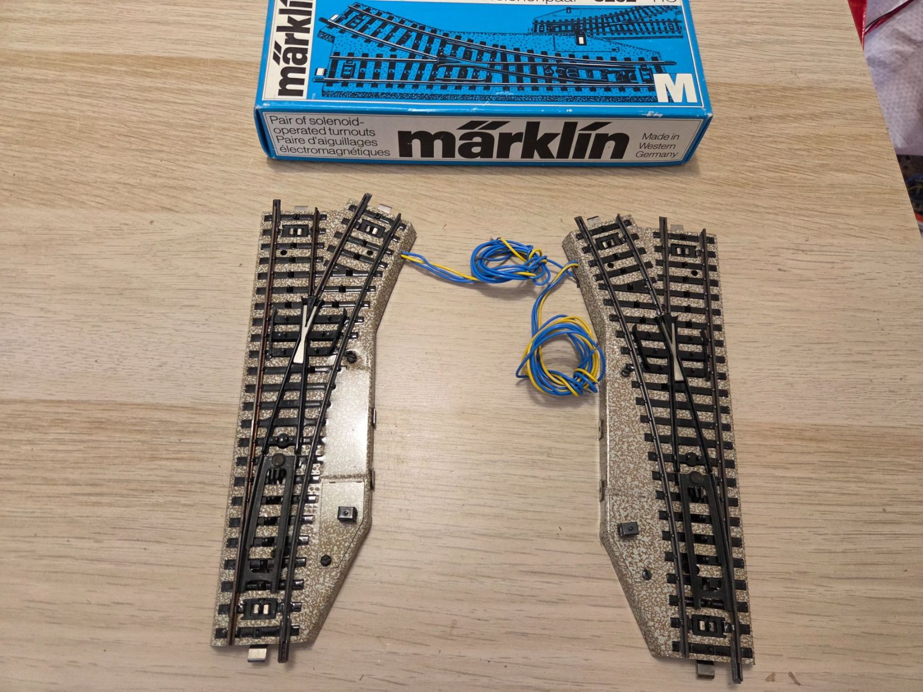 Märklin Modellini di ferrovie: Märklin 5202 Weichenpaar M H0 – Usato da St-Aubin-Sauges venduto da Lo_Go