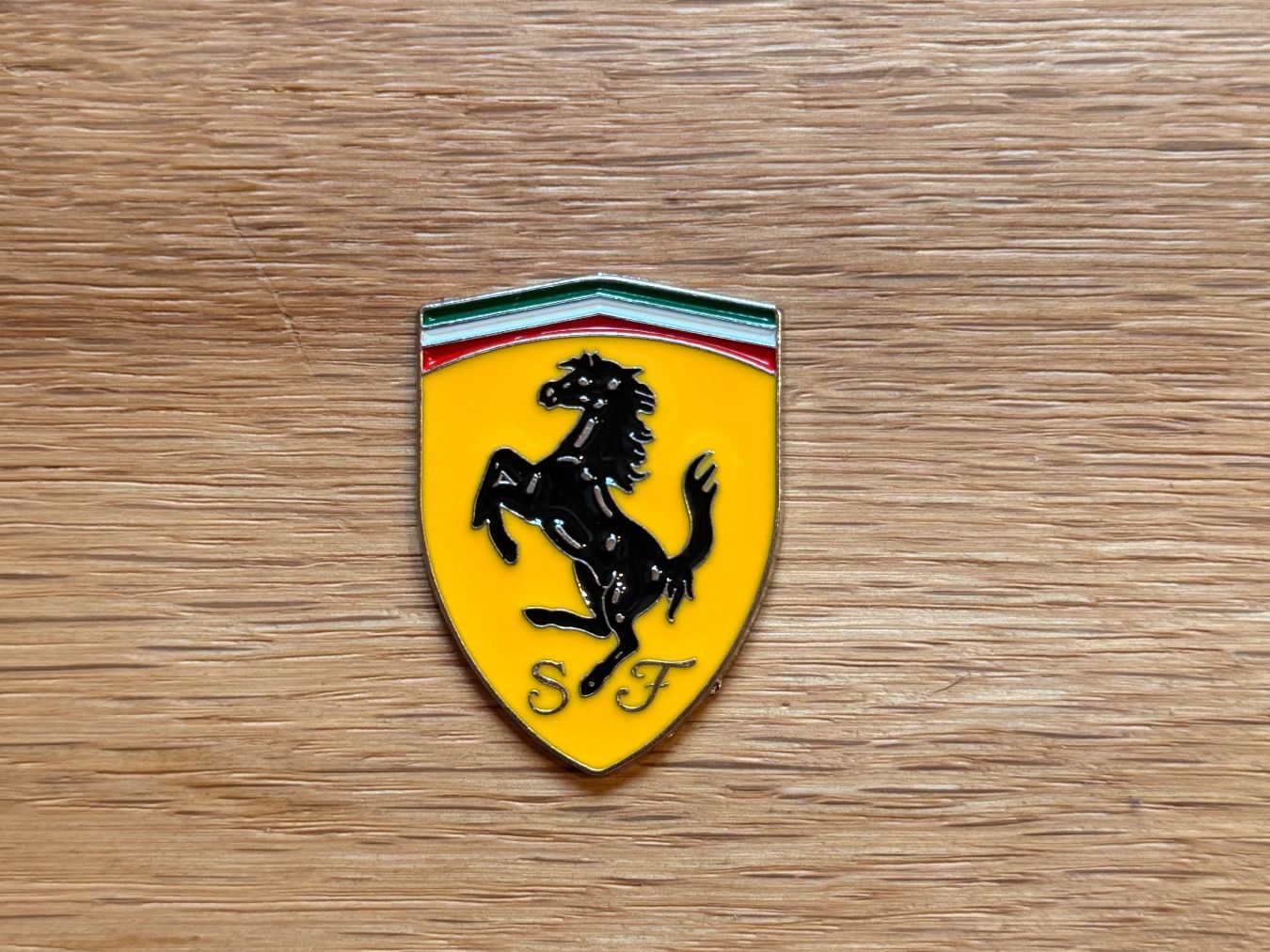 Ferrari Placchette & Badge: Ferrari Emblem Metall – Nuovo e nell'imballaggio originale da Uetendorf venduto da starmoon-