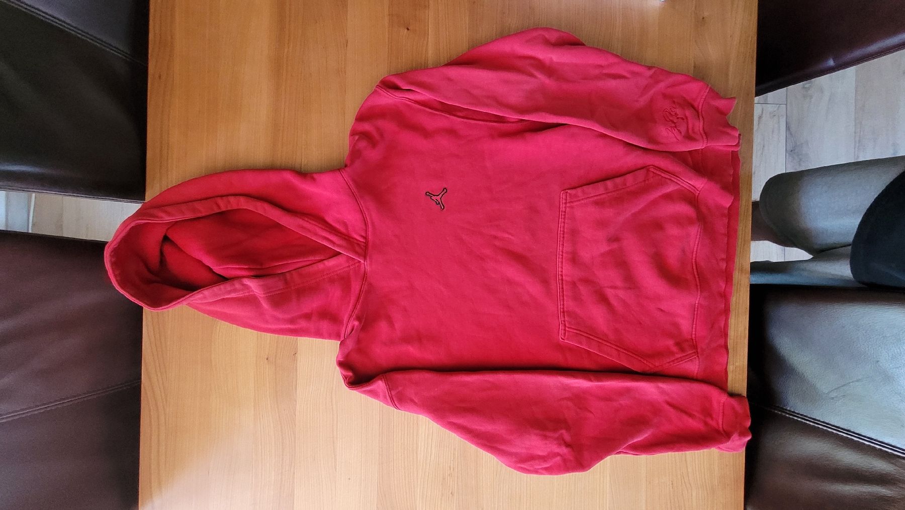 Jordan Pullover & Sweatshirts: Pull Hoodie Air Jordan Rouge – Gebraucht aus Denges von sim_pt5w