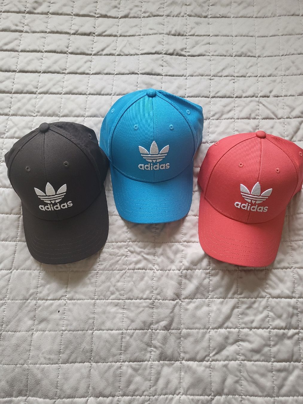 Adidas Chapeaux, bonnets & casquettes: Adidas summer cap bundle - new – Neuf (Voir description) à Sarmenstorf par zuz_q5kq