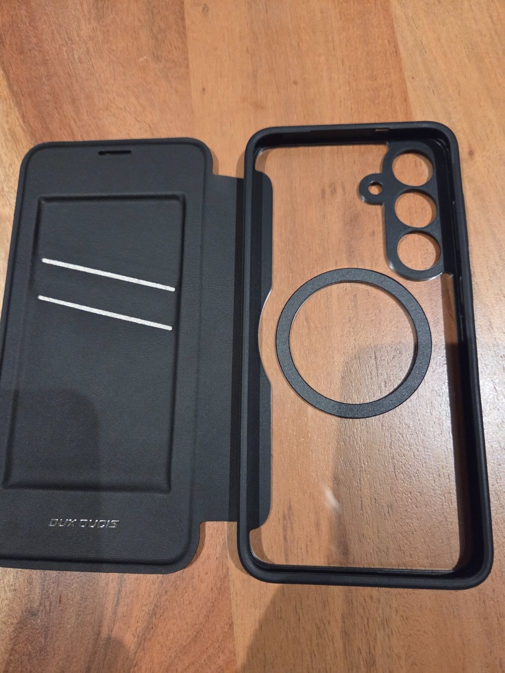 Cover & Protezioni schermo: Coque avec rabat Samsung S25+ – Nuovo (secondo la descrizione) da Cortaillod venduto da ioi_7rq6 2