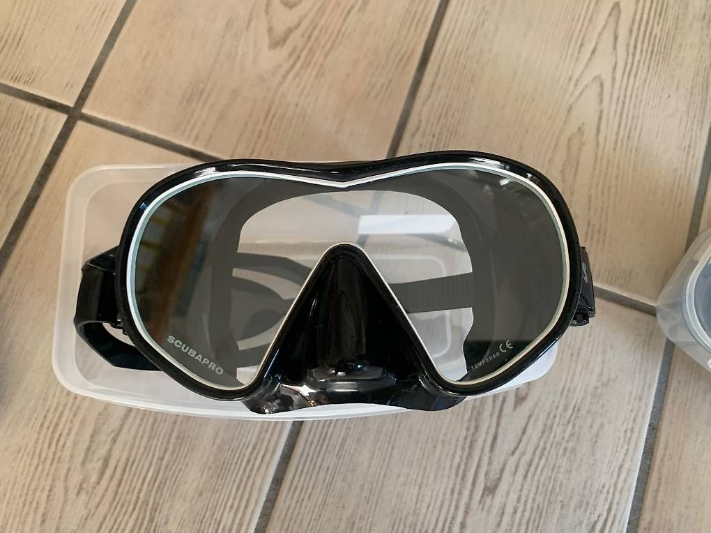 Pinne, Maschere & Boccagli: Vendo maschera snorkeling / sub Scubapro – Usato da Locarno venduto da milamerker