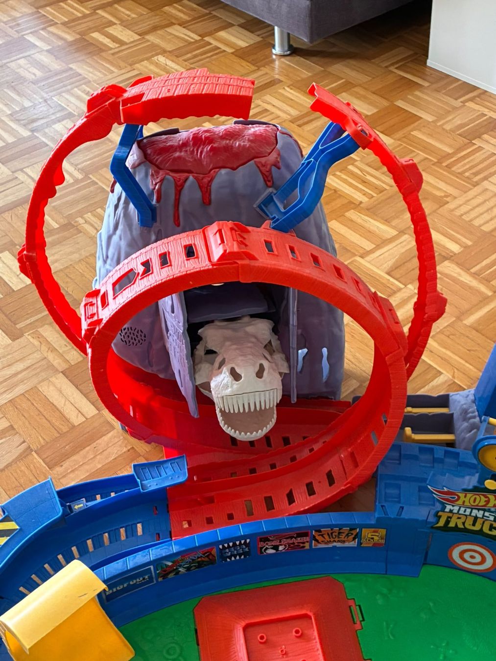 Hot Wheels Jouets: Hot Wheels Vulkan Spielset Monster Trucks – D'occasion à Zürich par siena2002 3