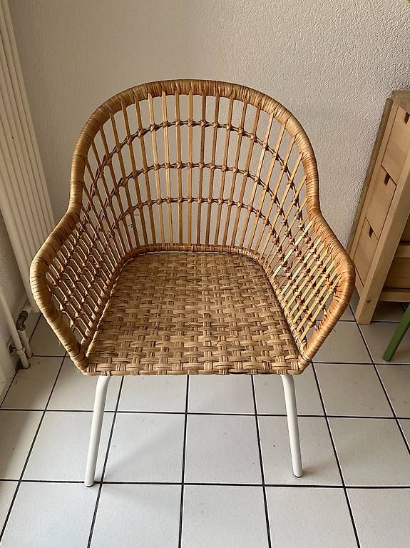 Schreibtische: Ensemble Ikea bureau MICKE blanc + chaise NILSOVE rotin – Gebraucht aus Neuchâtel von quentin_g 2