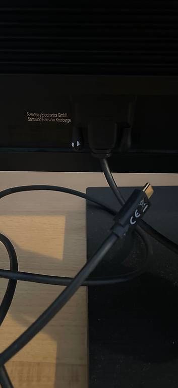 Samsung Monitor: Monitor mit USB-C Verbindungskabel – Usato da Luzern venduto da ron_6nh7 1