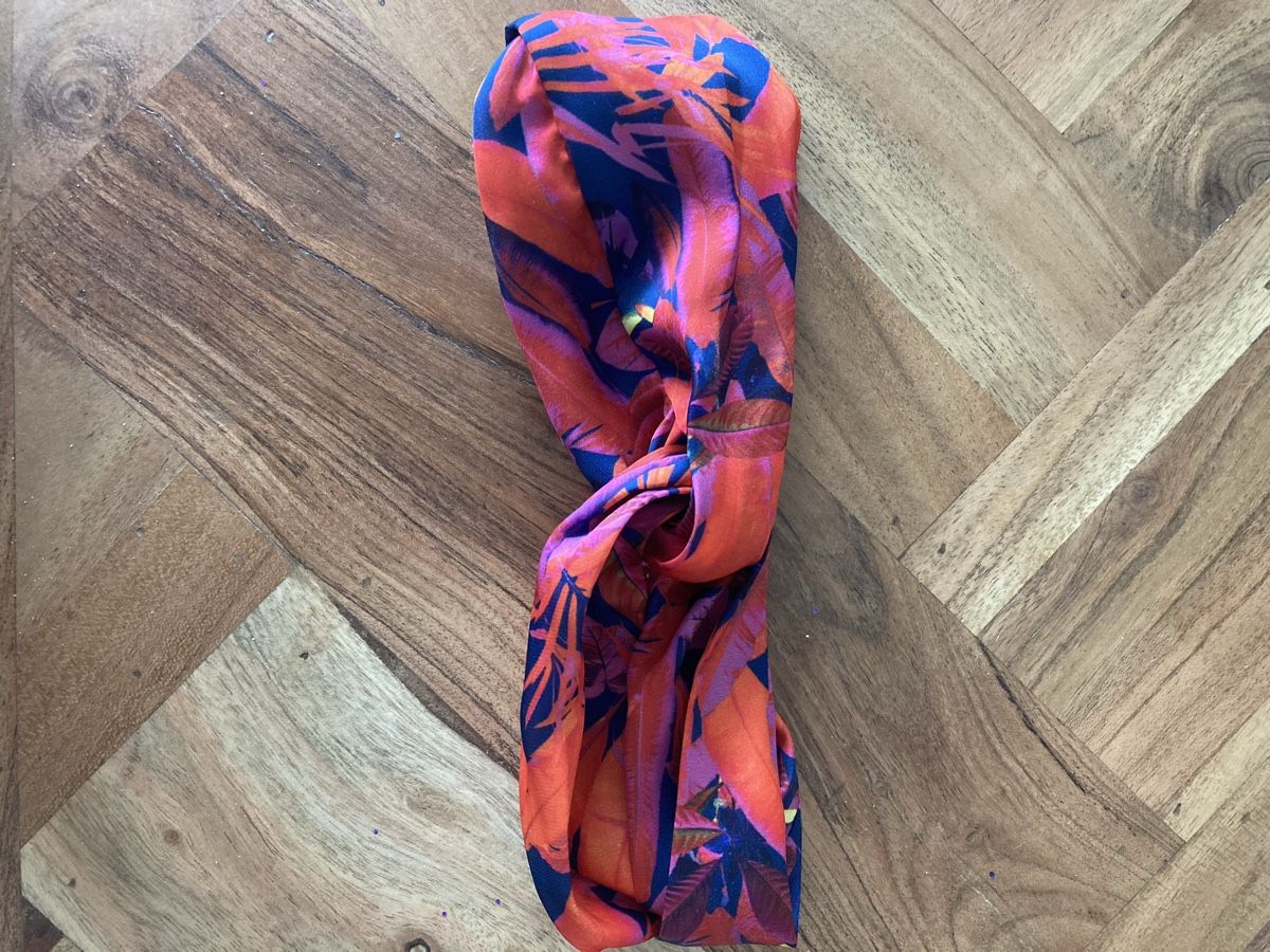 Accessoires pour cheveux: Haarband mit Blumenmuster guter Zustand – D'occasion à Zürich par Timbera 1