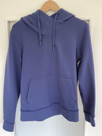 lululemon hoodie - size S / US6