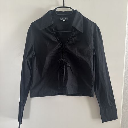 VINTAGE Y2K BLACK BLOUSE WITH LACING M